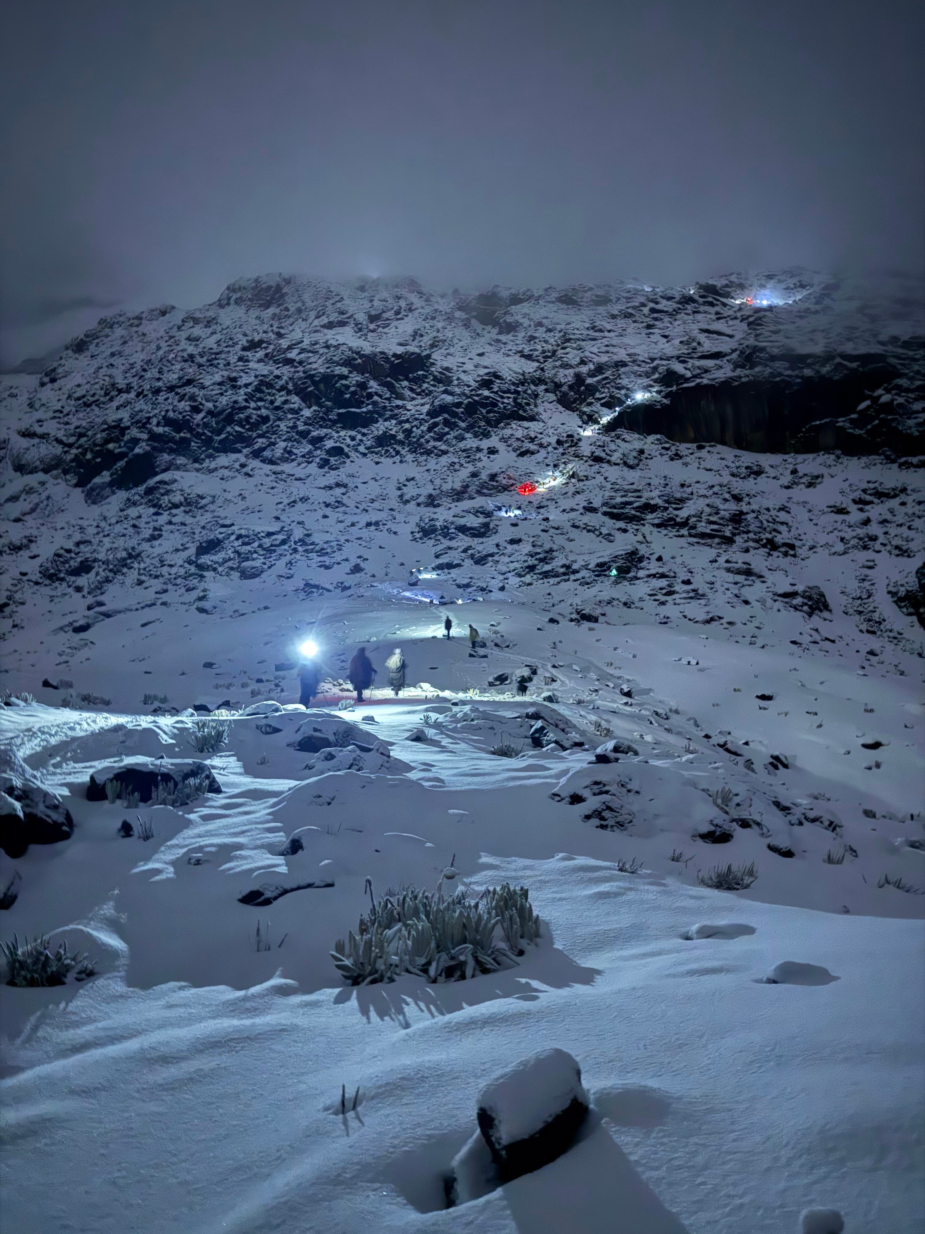 Campamento de montaña en la ruta al Nevado del Tolima